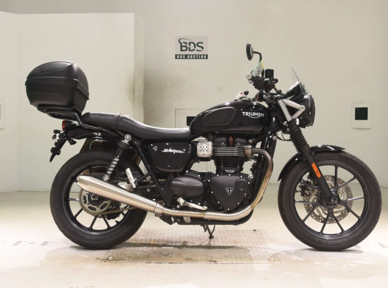 Мотоцикл Triumph STREET TWIN з пробігом 8925 km