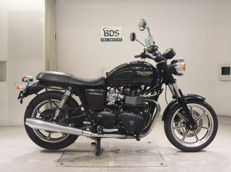 Мотоцикл Triumph BONNEVILLE з пробігом 27624 km