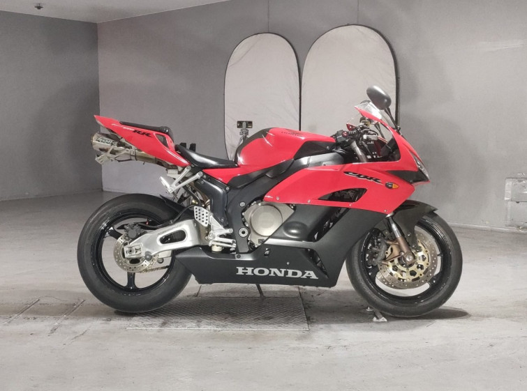 Мотоцикл Honda CBR1000RR с пробегом 63933 km