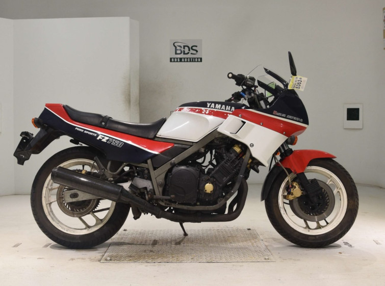 Мотоцикл Yamaha FZ750 с пробегом 17624 km