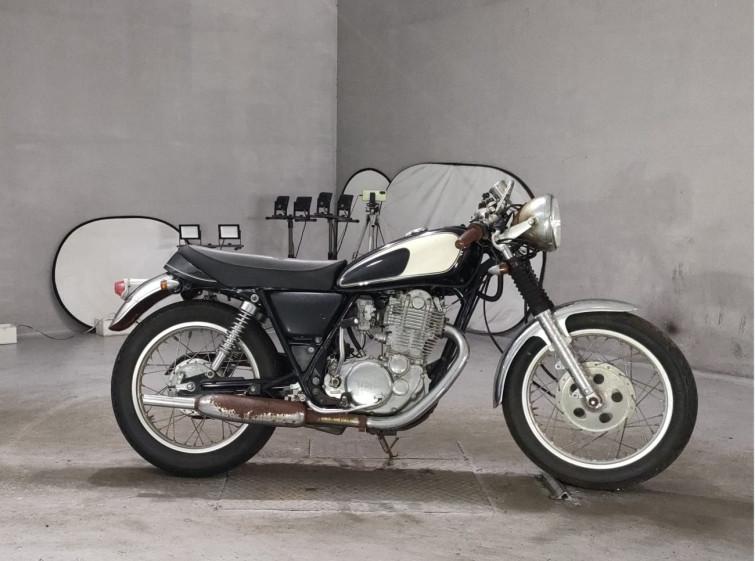Мотоцикл Yamaha SR400 с пробегом 72 km
