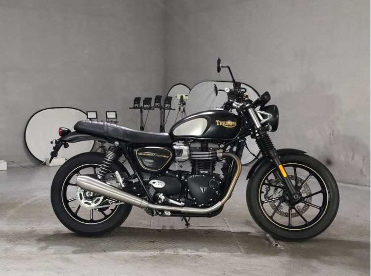 Мотоцикл Triumph STREET TWIN 900 з пробігом 6854 km
