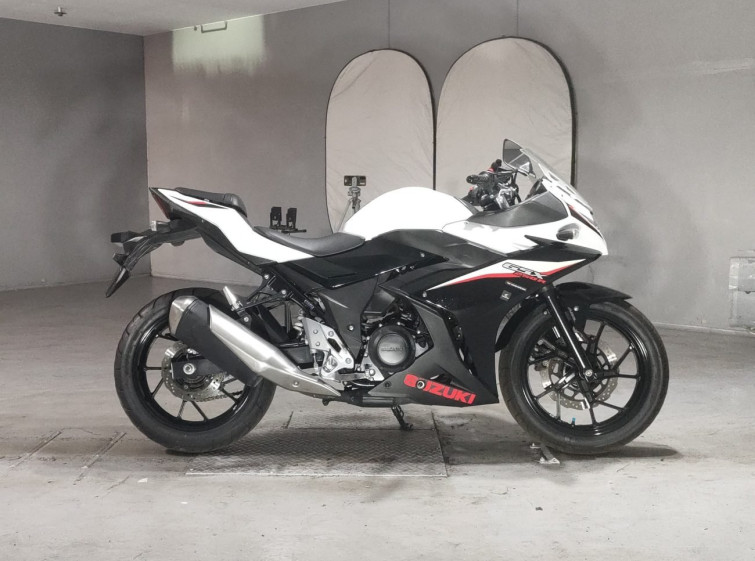 Мотоцикл Suzuki GSX250R з пробігом 4709 km