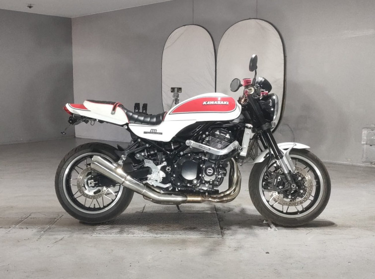 Мотоцикл Kawasaki Z900RS с пробегом 3300 km