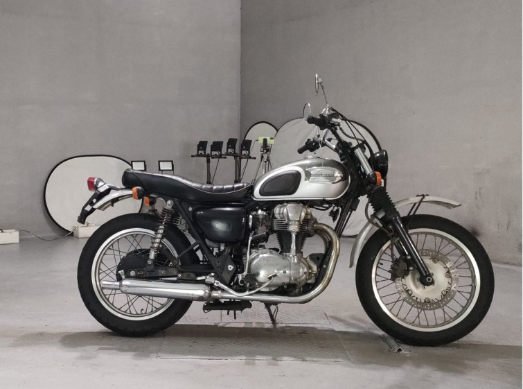 Мотоцикл Kawasaki W650 с пробегом 8285 km