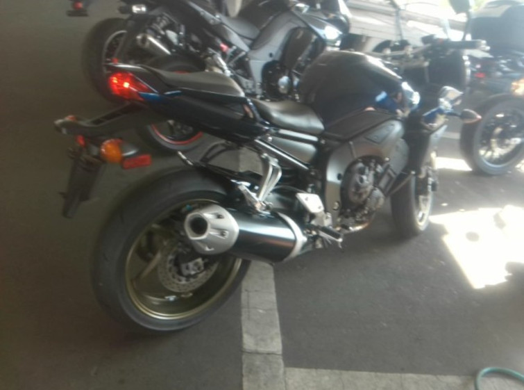 Мотоцикл Yamaha FZ1 FAZER с пробегом 2412 m