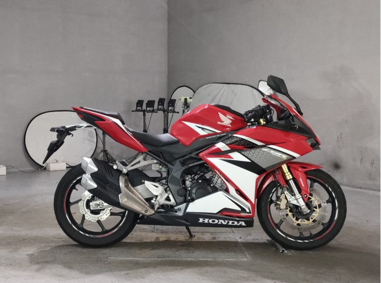 Мотоцикл Honda CBR250RR з пробігом 10407 km