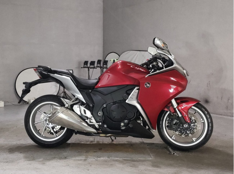 Мотоцикл Honda VFR1200F с пробегом 18220 km