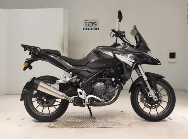 Мотоцикл Benelli TRK251 з пробігом 5000 km
