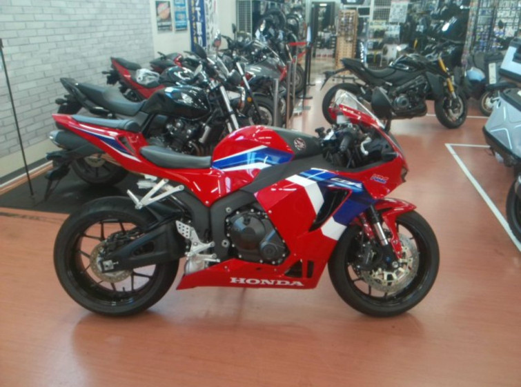 Мотоцикл Honda CBR600RR с пробегом 2424 km