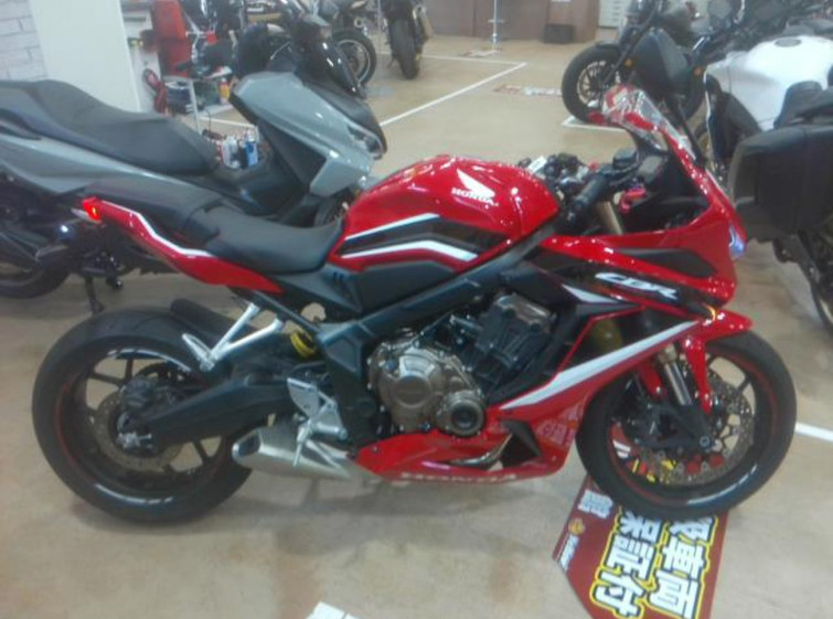 Мотоцикл Honda CBR650R з пробігом 8678 km