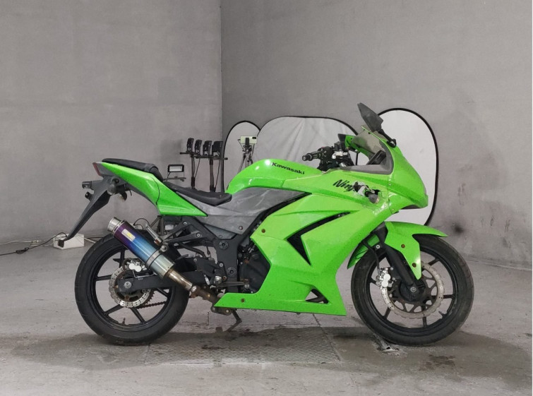Мотоцикл Kawasaki NINJA250R с пробегом 23807 km