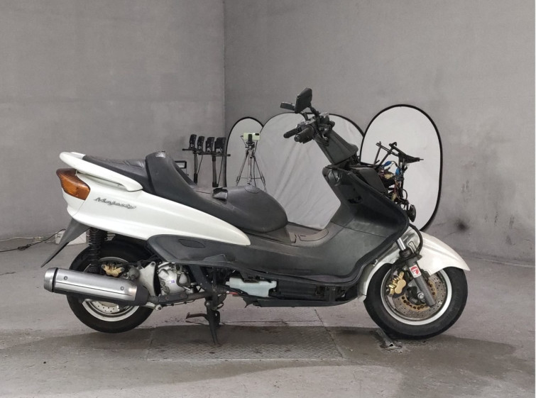 Мотоцикл Yamaha MAJESTY 250