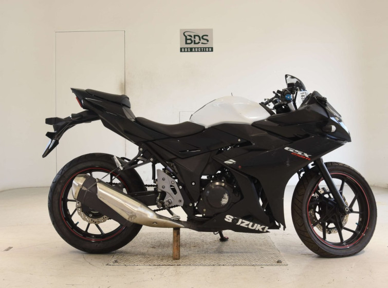 Мотоцикл Suzuki GSX250RA