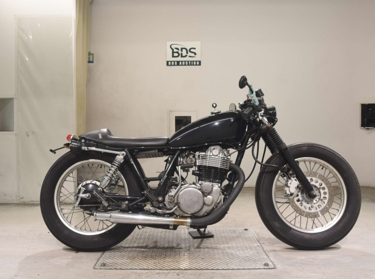 Мотоцикл Yamaha SR400 с пробегом 724 km