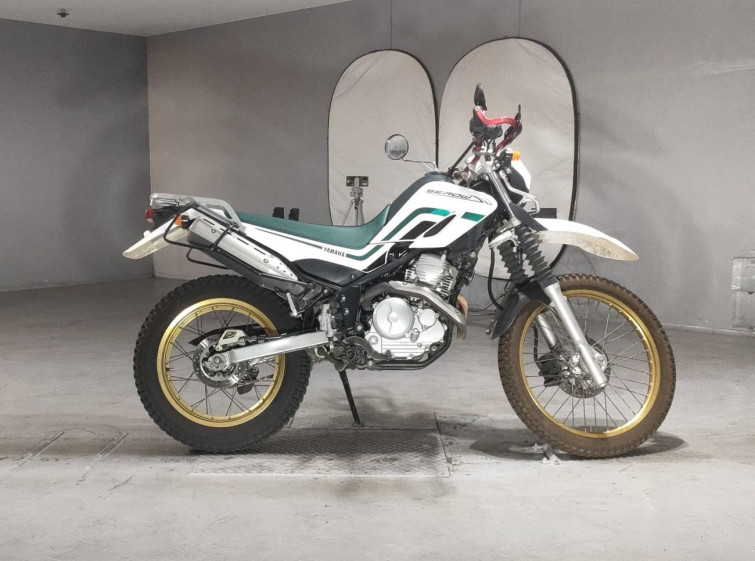 Мотоцикл Yamaha SEROW XT250