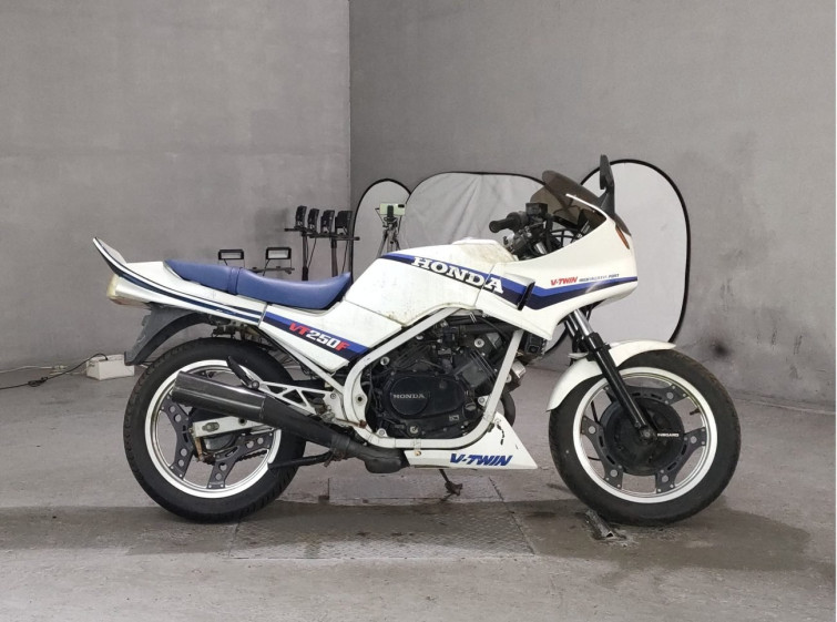 Мотоцикл Honda VT250F XELVIS з пробігом 18694 km