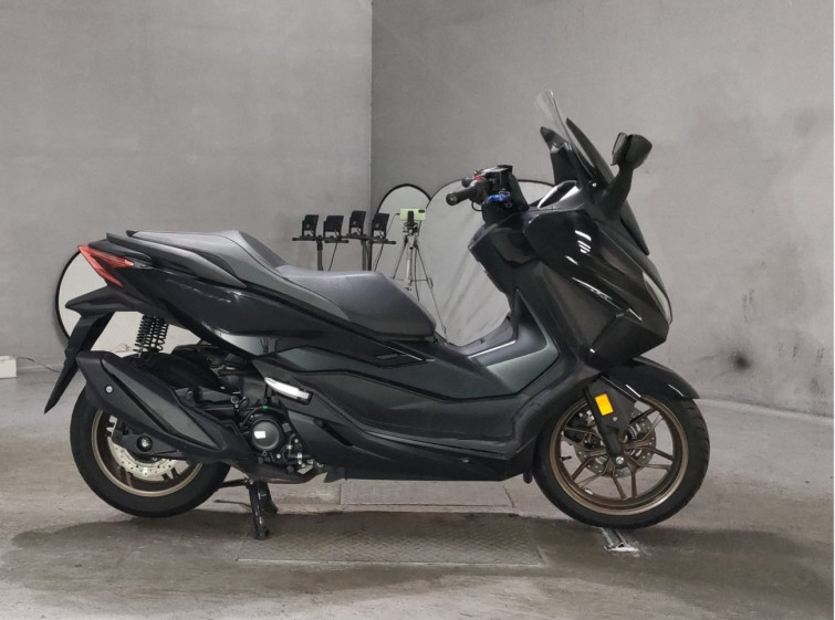 Мотоцикл Honda FORZA з пробігом 5265 km
