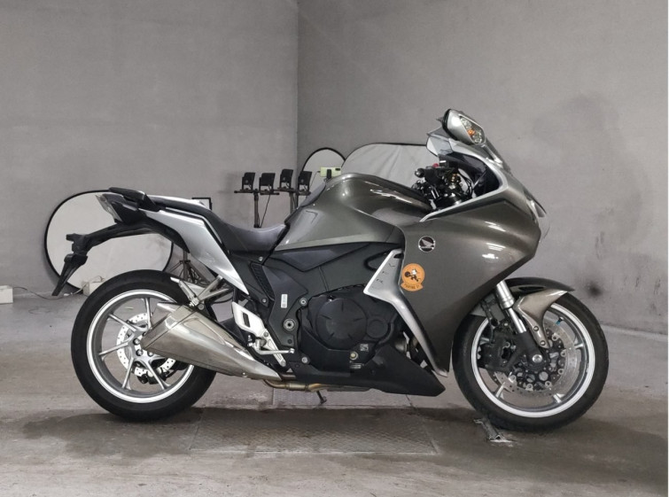 Мотоцикл Honda VFR1200F с пробегом 24765 km