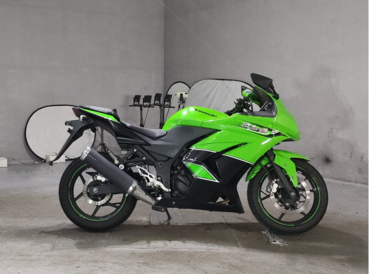 Мотоцикл Kawasaki NINJA250R с пробегом 32372 km