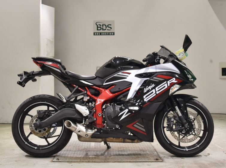 Мотоцикл Kawasaki NINJA ZX-25R с пробегом 686 km