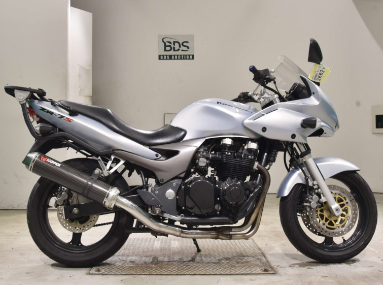 Мотоцикл Kawasaki ZR-7S з пробігом 33588 km