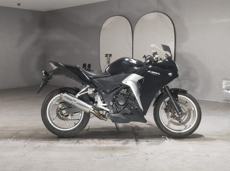 Мотоцикл Honda CBR250R с пробегом 30746 km
