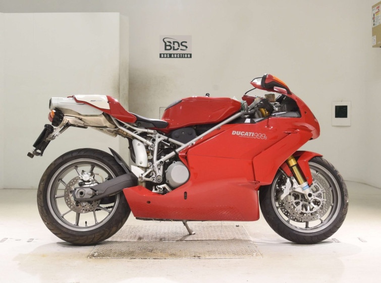 Мотоцикл Ducati 999S з пробігом 9250 km