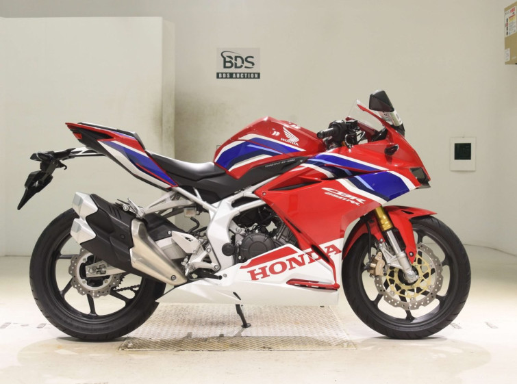 Мотоцикл Honda CBR250RR з пробігом 4338 km