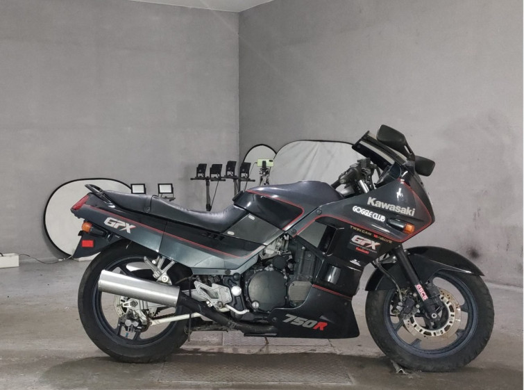 Мотоцикл Kawasaki GPX750R з пробігом 30401 km