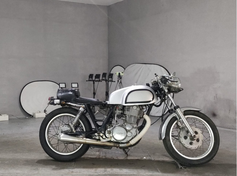 Мотоцикл Yamaha SR400 с пробегом 7750 km