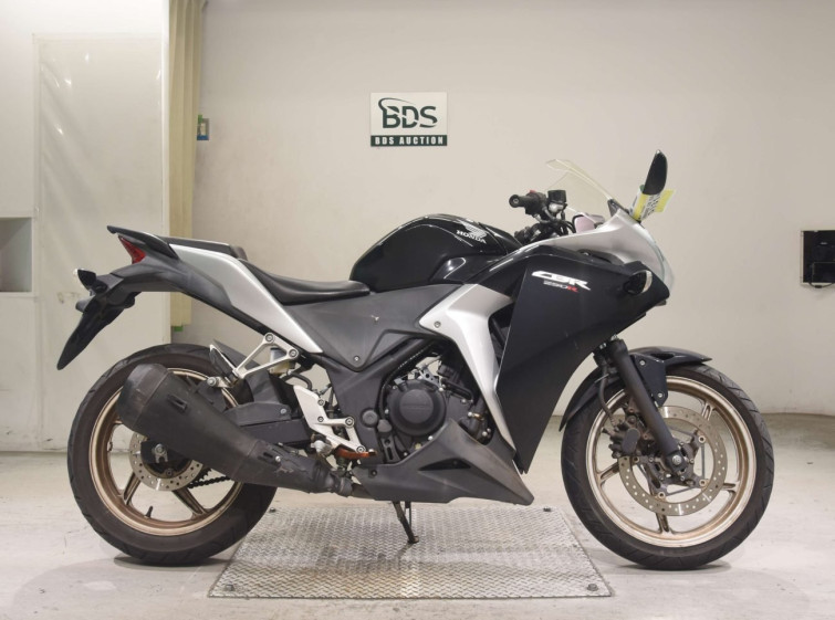 Мотоцикл Honda CBR250R с пробегом 15727 km