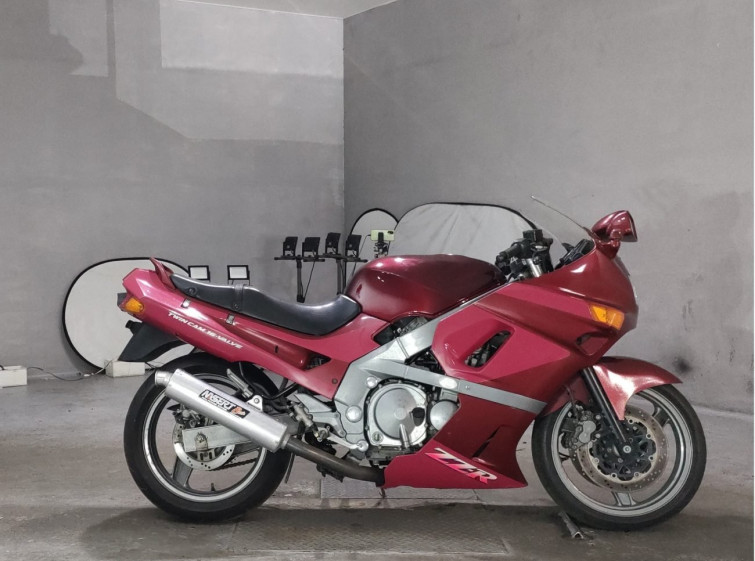 Мотоцикл Kawasaki ZZ-R400 з пробігом 10854 km