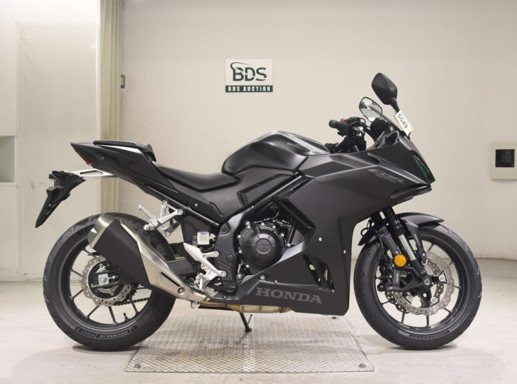 Мотоцикл Honda CBR400R з пробігом 73 km