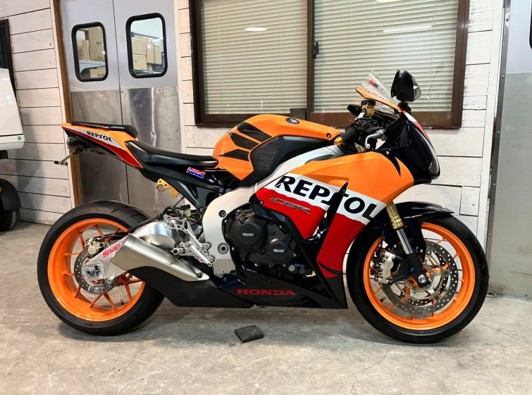 Мотоцикл Honda CBR1000RR с пробегом 17354 km