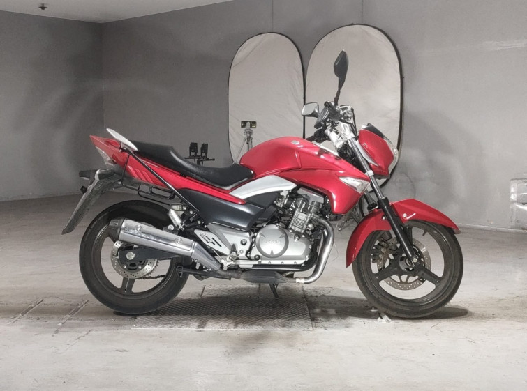 Мотоцикл Suzuki GSR250 с пробегом 35403 km
