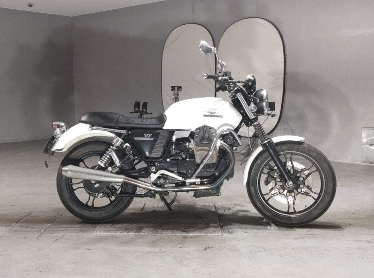 Мотоцикл Moto Guzzi V7 STONE с пробегом 29255 km