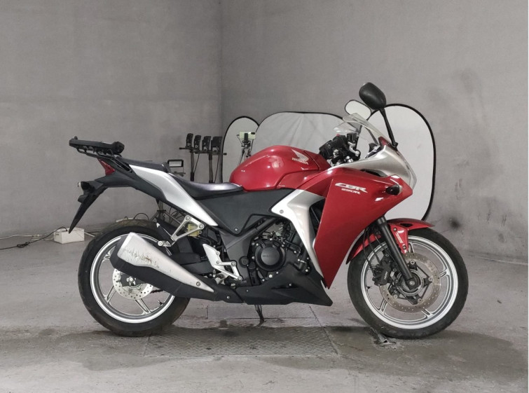 Мотоцикл Honda CBR250R з пробігом 8769 km