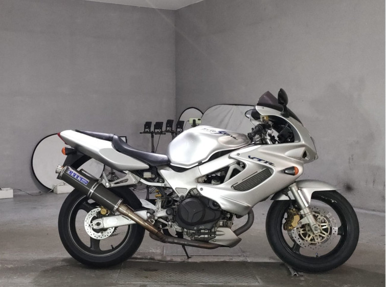 Мотоцикл Honda VTR1000F с пробегом 32618 km