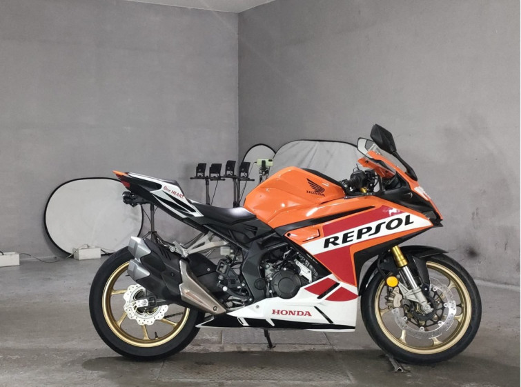 Мотоцикл Honda CBR250RR с пробегом 2701 km