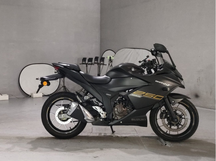 Мотоцикл Suzuki GIXXER250SF с пробегом 13613 km