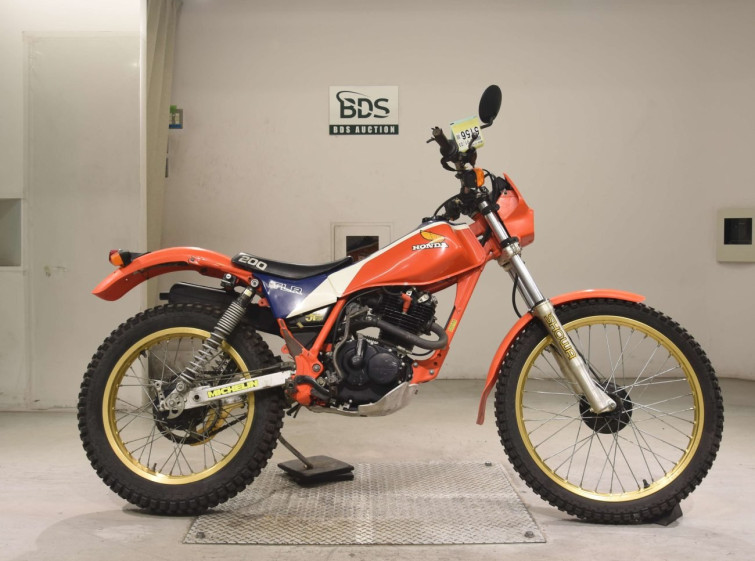 Мотоцикл Honda TLR200 с пробегом 2992 km