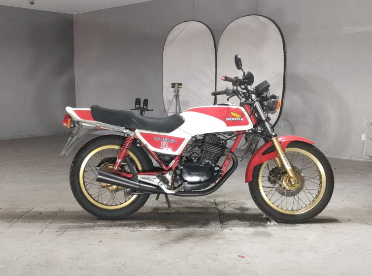 Мотоцикл Honda CB250RS с пробегом 26047 km