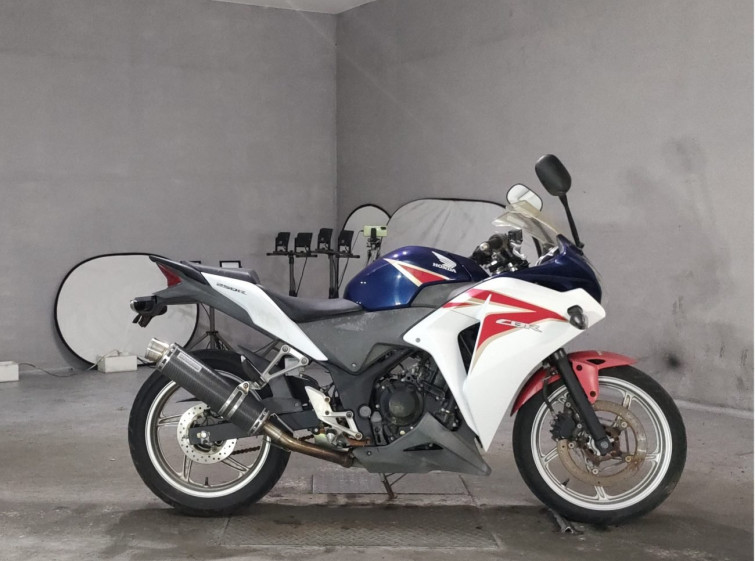 Мотоцикл Honda CBR250R з пробігом 10813 km