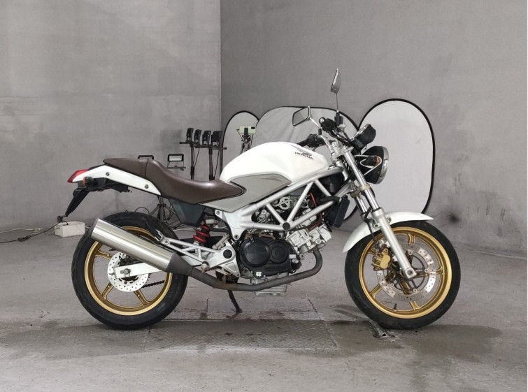 Мотоцикл Honda VTR250 с пробегом 4086 km