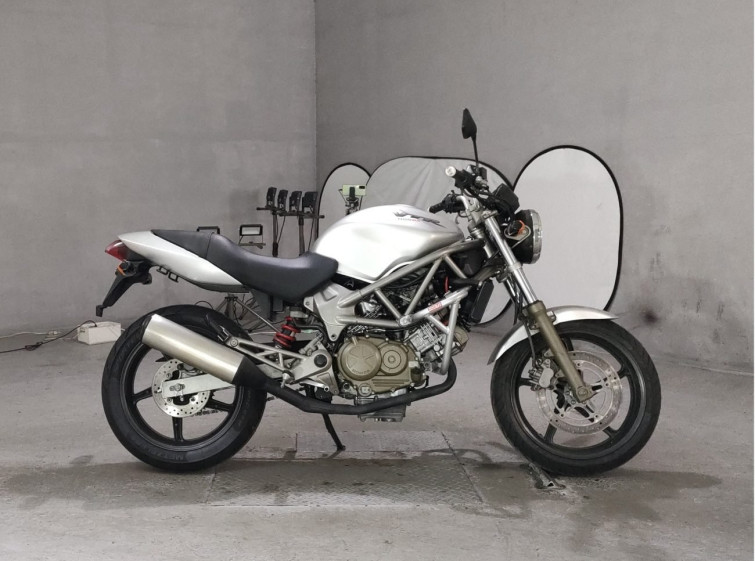Мотоцикл Honda VTR250 з пробігом 9224 km
