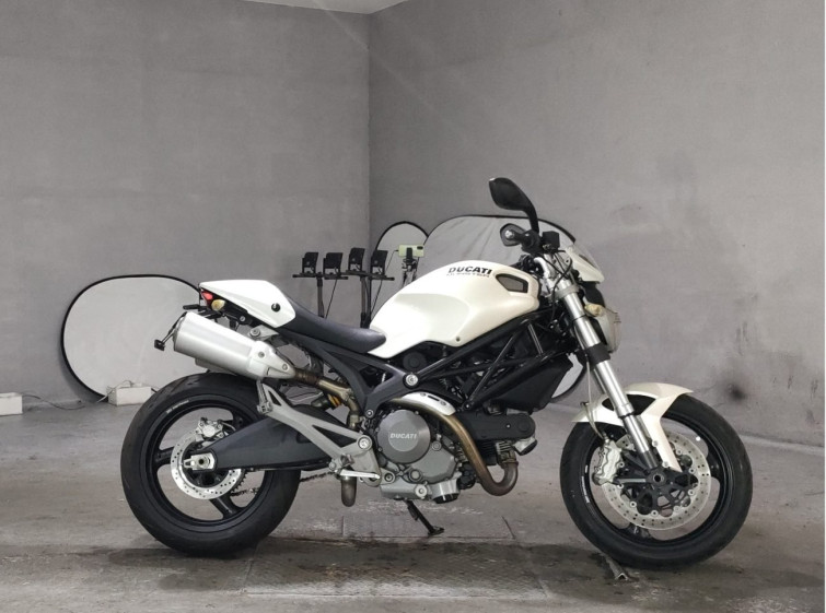 Мотоцикл Ducati MONSTER 696 PLUS с пробегом 34286 km