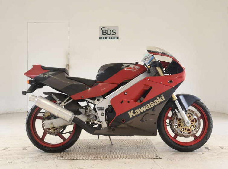 Мотоцикл Kawasaki ZXR250 с пробегом 3774 km