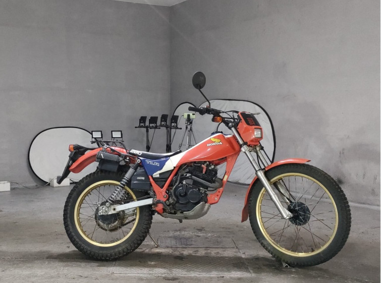 Мотоцикл Honda TLR200 с пробегом 2506 km