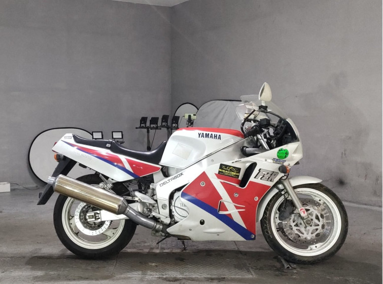 Мотоцикл Yamaha FZR1000 з пробігом 23373 km